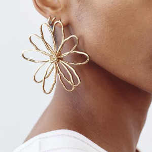 Hollow out large flower earrings