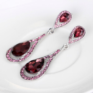 Elegant luxury earrings with diamond studded earrings for brides' wedding earrings