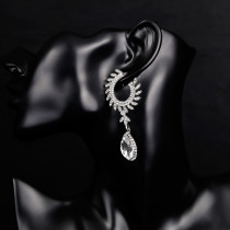 Elegant luxury earrings with diamond studded earrings for brides' wedding earrings