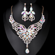 Fashionable and minimalist bridal jewelry, crystal necklace, earring set