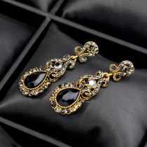 Elegant luxury earrings with diamond studded earrings for brides' wedding earrings