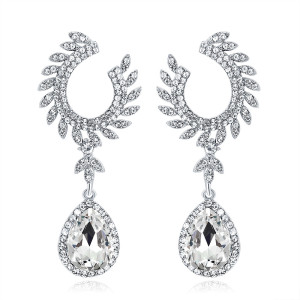 Elegant luxury earrings with diamond studded earrings for brides' wedding earrings