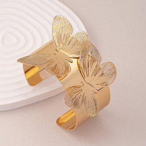 Metal three-dimensional butterfly opening bracelet