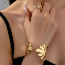 Punch pattern leaf bracelet ring set