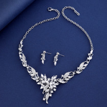 Fashionable and minimalist bridal jewelry, crystal necklace, earring set