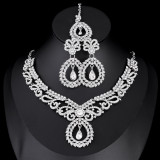 Fashionable and minimalist bridal jewelry, crystal necklace, earring set