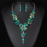 Fashionable and minimalist bridal jewelry, crystal necklace, earring set