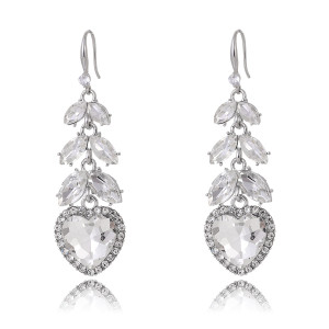 Elegant luxury earrings with diamond studded earrings for brides' wedding earrings