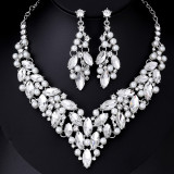 Fashionable and minimalist bridal jewelry, crystal necklace, earring set