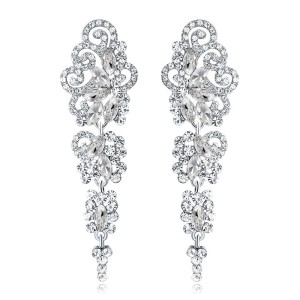 Elegant luxury earrings with diamond studded earrings for brides' wedding earrings