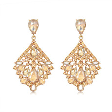Elegant luxury earrings with diamond studded earrings for brides' wedding earrings