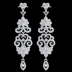 Elegant luxury earrings with diamond studded earrings for brides' wedding earrings