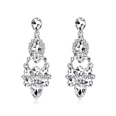 Elegant luxury earrings with diamond studded earrings for brides' wedding earrings