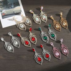 Elegant luxury earrings with diamond studded earrings for brides' wedding earrings