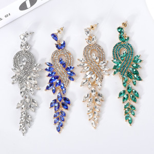 Elegant luxury earrings with diamond studded earrings for brides' wedding earrings