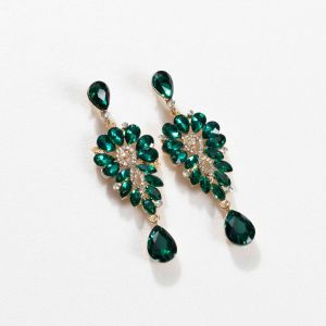 Elegant luxury earrings with diamond studded earrings for brides' wedding earrings
