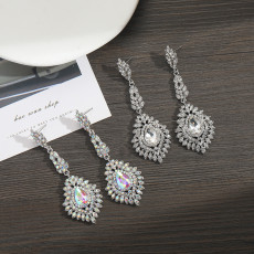 Elegant luxury earrings with diamond studded earrings for brides' wedding earrings
