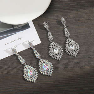 Elegant luxury earrings with diamond studded earrings for brides' wedding earrings