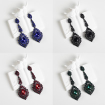 Elegant luxury earrings with diamond studded earrings for brides' wedding earrings