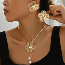 Flower inlaid pearl necklace earrings