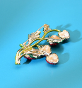 Fashion oil painted enamel strawberry brooch