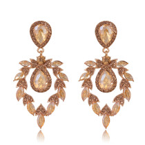 Elegant luxury earrings with diamond studded earrings for brides' wedding earrings