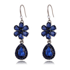 Elegant luxury earrings with diamond studded earrings for brides' wedding earrings