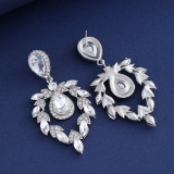 Elegant luxury earrings with diamond studded earrings for brides' wedding earrings