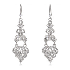 Elegant luxury earrings with diamond studded earrings for brides' wedding earrings
