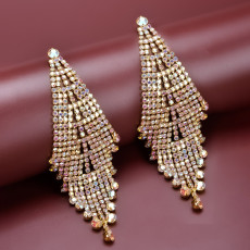 Elegant luxury earrings with diamond studded earrings for brides' wedding earrings