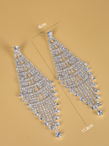 Elegant luxury earrings with diamond studded earrings for brides' wedding earrings