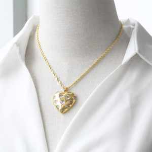 Love smooth pendant necklace with heart-shaped zirconia lock chain