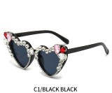 Love sunglasses, cat eyes, diamond studded glasses