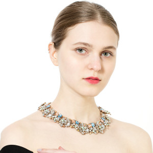 Fashionable and creative crystal gemstone necklace