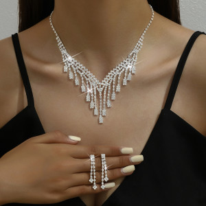 Fashionable and minimalist bridal jewelry, crystal necklace, earring set