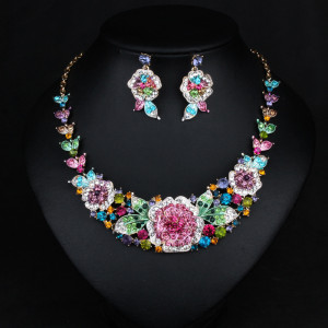 Fashionable and minimalist bridal jewelry, crystal necklace, earring set