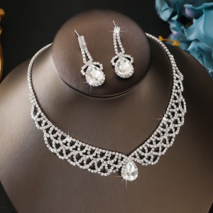 Fashionable and minimalist bridal jewelry, crystal necklace, earring set