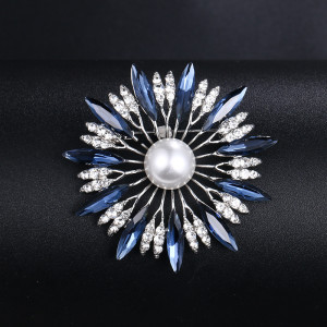 Crystal new fashionable brooch, women's alloy electroplated scarf, brooch, clothing accessories, chest flower, spot wholesale