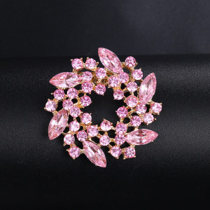 Crystal new fashionable brooch, women's alloy electroplated scarf, brooch, clothing accessories, chest flower, spot wholesale
