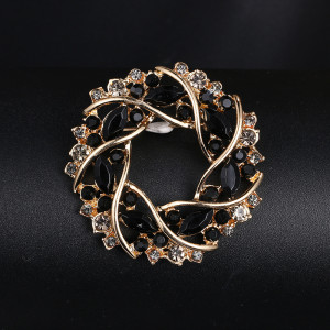 Crystal new fashionable brooch, women's alloy electroplated scarf, brooch, clothing accessories, chest flower, spot wholesale