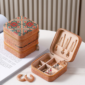 Portable retro travel jewelry storage box, leather pearl treasure box