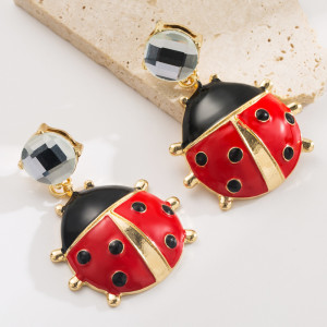 Unique red crystal ladybug earrings with niche design