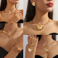 Wholesale of European and American metal heart flower collar women's retro high-end set