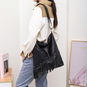 Ladies' autumn and winter tassel wide shoulder strap diagonal shoulder bag with rivets, large capacity
