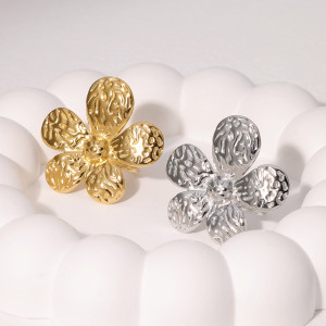 Flower ring with stainless steel ring opening