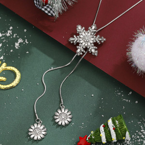 New Women's Christmas Snowflake Diamond Pendant Alloy Zircon Necklace Wholesale