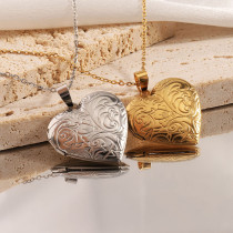 Stainless steel heart frame necklace, titanium steel necklace, women's colorfast collarbone chain