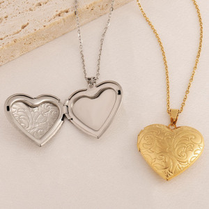 Stainless steel heart frame necklace, titanium steel necklace, women's colorfast collarbone chain