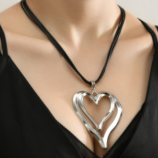 Heart shaped pendant necklace, alloy double-layer heart-shaped sweater chain accessory