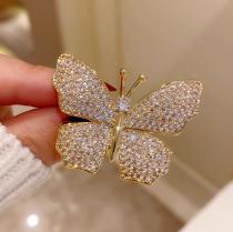 Sparkling diamond butterfly brooch, elegant suit pin feel, delicate accessory